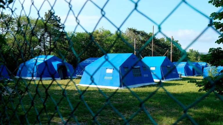 Prefektura z razpisom išče nove prostore za prosilce za azil