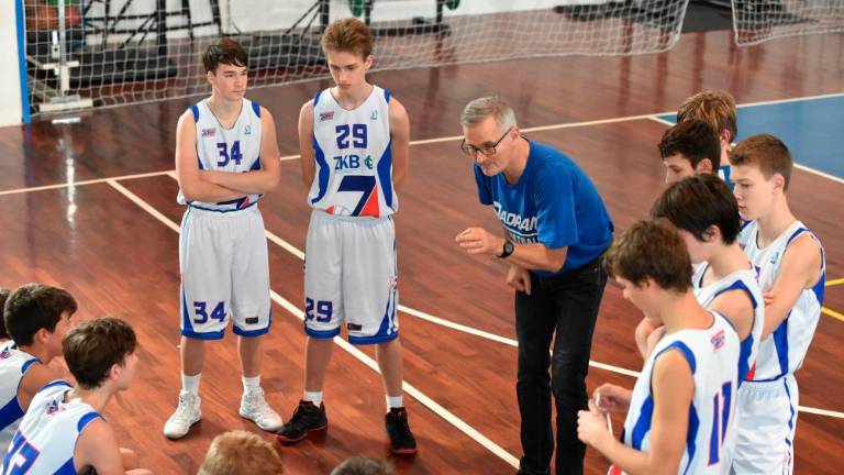 »Vztrajati moramo in se prilagoditi trenutnim razmeram«