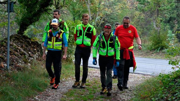 V iskalno akcijo vključenih 50 ljudi, območje preletava helikopter