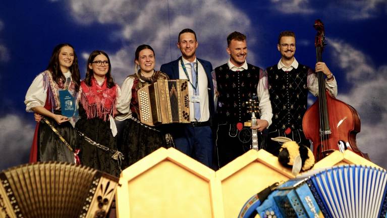 Pod Borovci slavil ansambel Obisk
