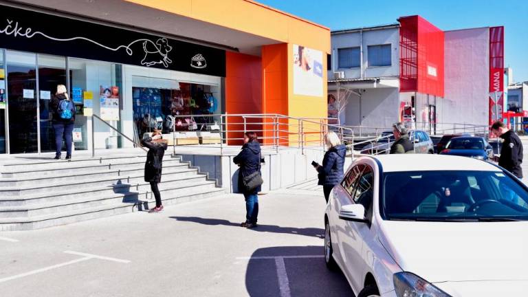 Nekateri se celo hvalijo z okužbo