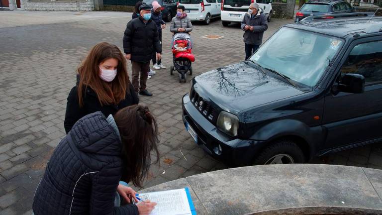Zbiranje podpisov proti fašistični propagandi s polno paro