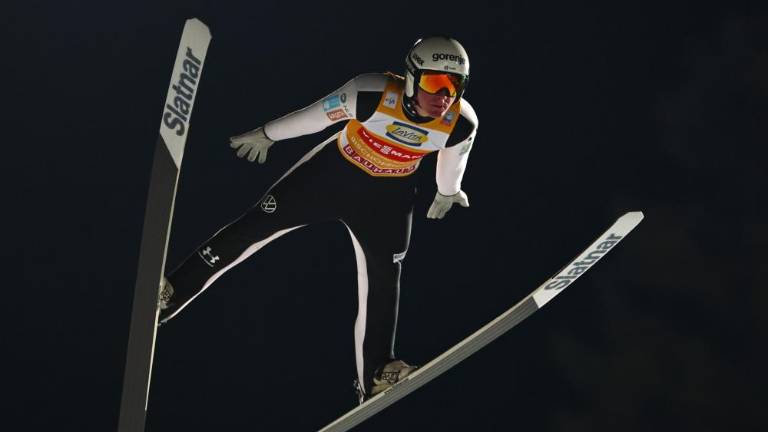 Domen Prevc osvojil zlatega orla deset let po Petru