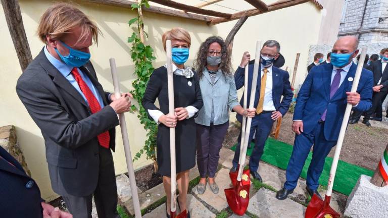 Ob 70-letnici Kmečke zveze trta prijateljstva in nova etiketa prosekarja