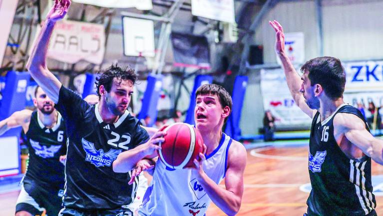 Športna sobota: košarkarski play-off in play-out ter odbojka