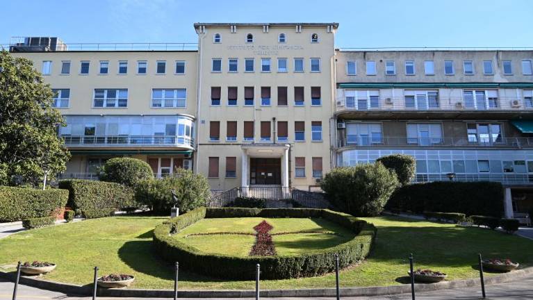 Nespremenjene plače za zdravstveno osebje v Burlu