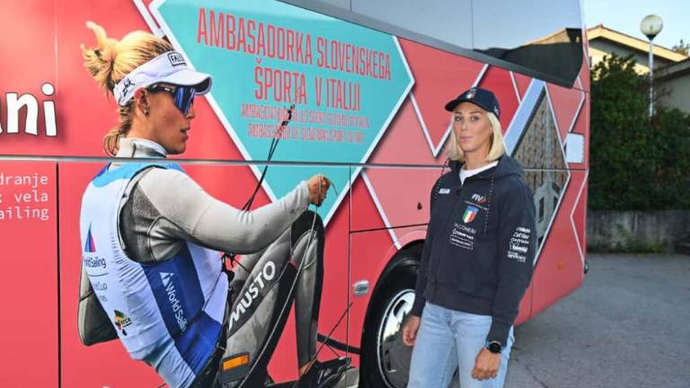 Peti športni avtobus krasita podobi Caterine Sinigoi in Jane Germani