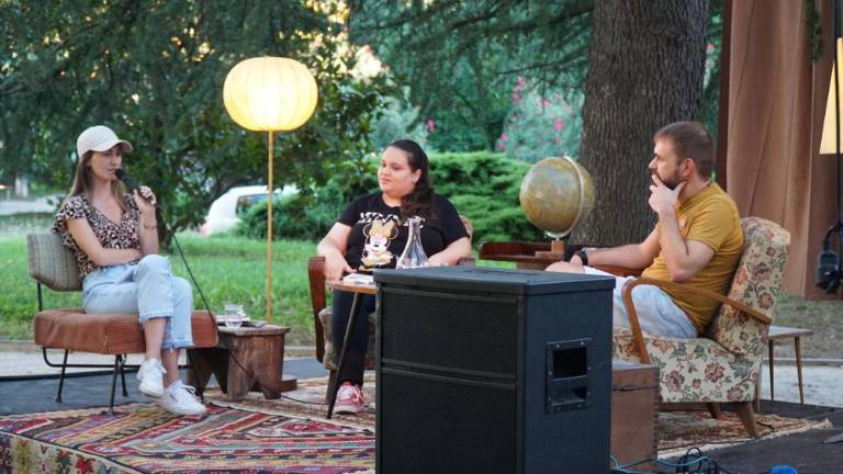 O delih Zakaj molčiš, Hava? in Nedaleč povedala sama avtorja