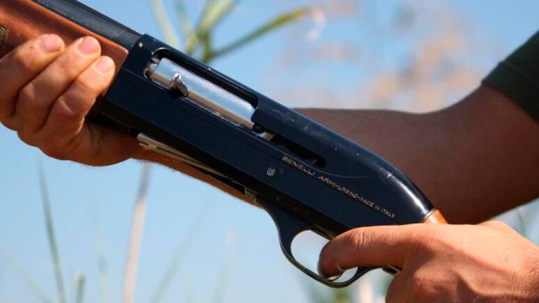 Čez mejo z lovsko puško, a brez osebnih dokumentov in orožne listine