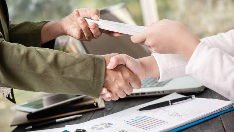 Obrestne mere dol, število kreditov gor – tudi pri nas