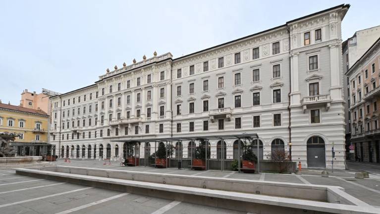 Hotel z bazenom, a ne na strehi