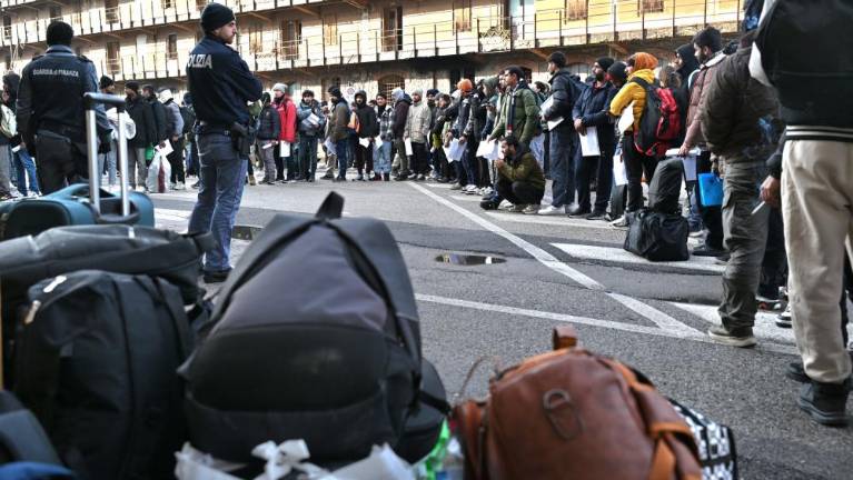 V Starem pristanišču novo premeščanje migrantov