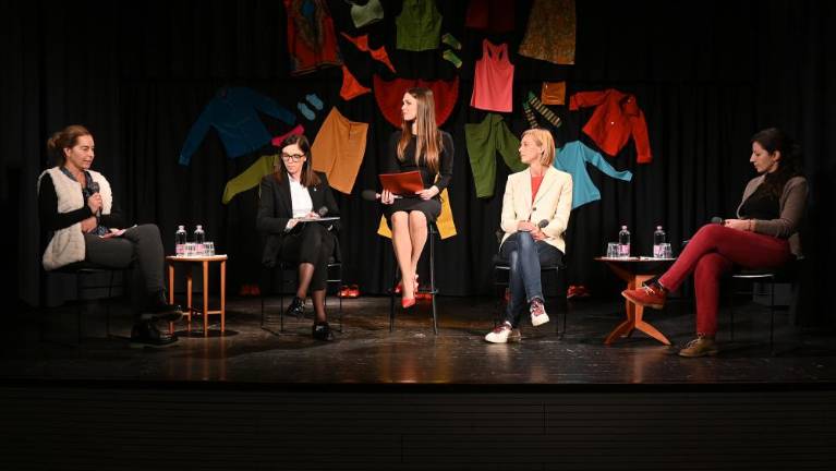 Štiri zorni koti o podobi žensk v medijih