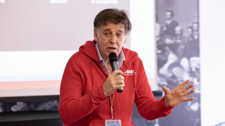 »Migranti potrebujejo zlasti oskrbo okuženih ran«