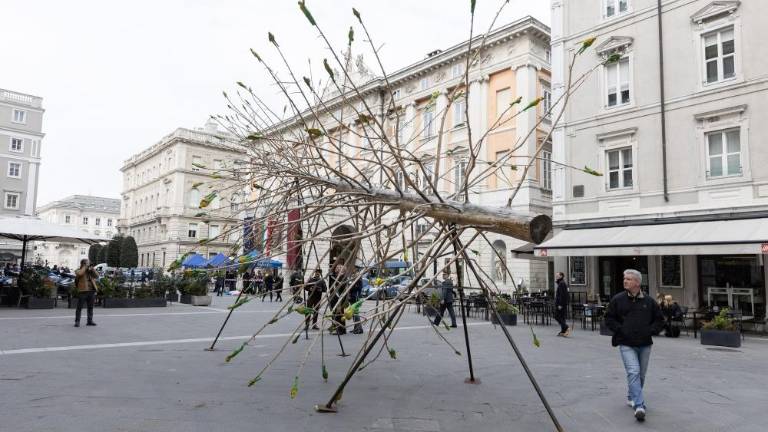 Umetniška instalacija v spomin na žrtve mafije
