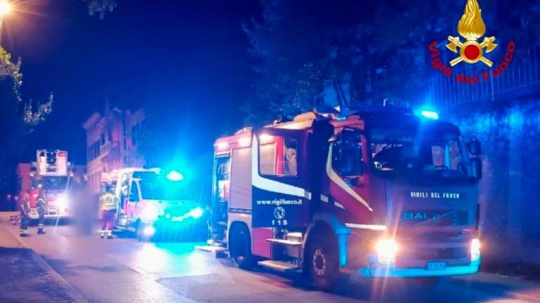 Goriški gasilci reševali mladeniča, ki se je z nogo nabodel na ograjo