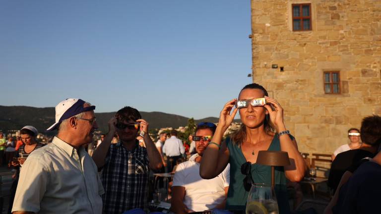 Luna je za krajši čas prekrila sonce