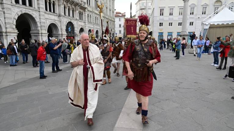 Legionarji zasedli Veliki trg (VIDEO)