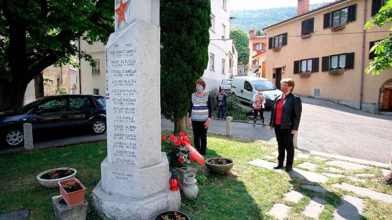 Spoštljiv poklon padlim ob 25. aprilu