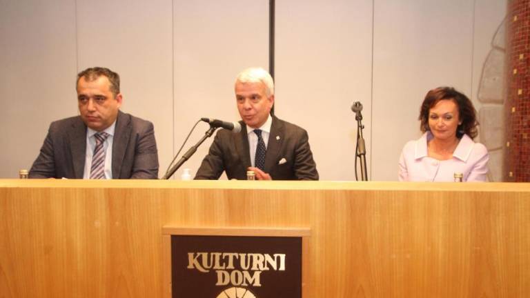 Sparkasse presegla 45 odstotkov delnic CiviBank