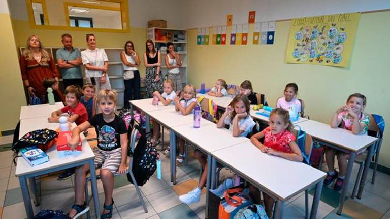 Za mnoge se je danes začel pouk (foto)