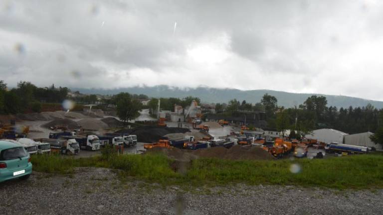 Odbor za okolje tudi o smradu iz asfaltne baze