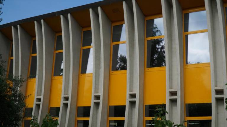 Slovensko višješolsko središče opremili z novimi okni