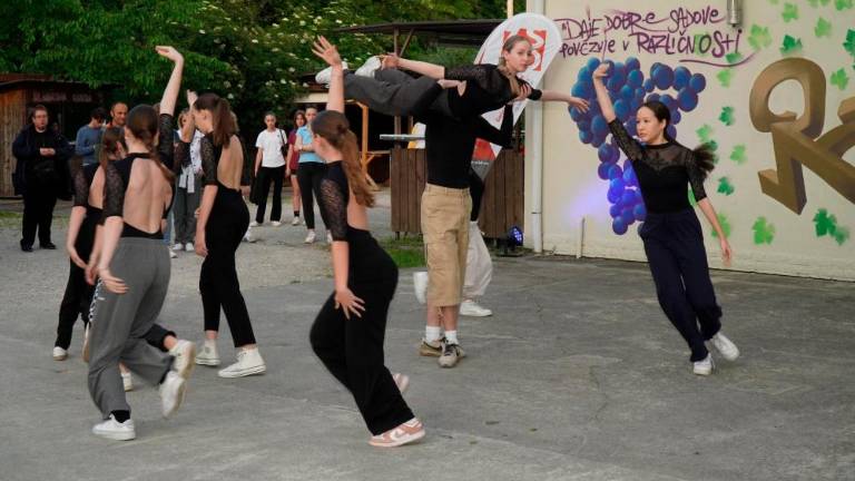 Ustvarjalnost povezala mlade