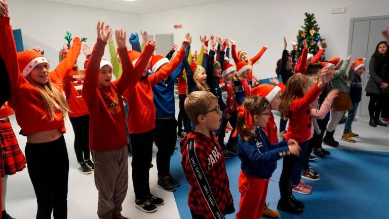 V Sovodnjah množično in prisrčno ob odprtju nove šole