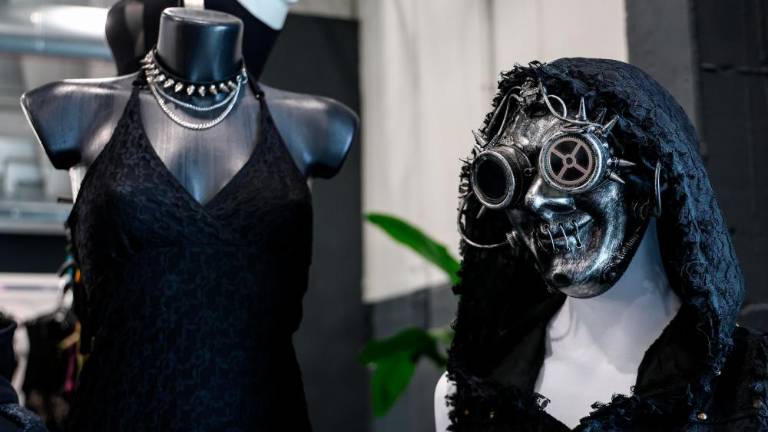 Umetniki tetovaž in piercingov v Starem pristanišču