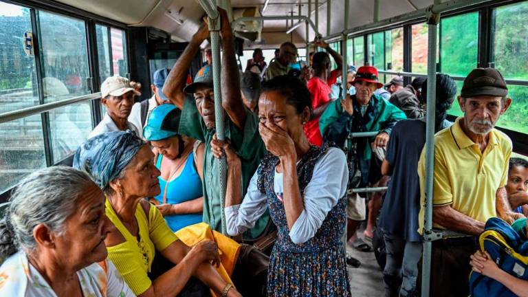 Orkan Melissa po razdejanju na Jamajki dosegel Kubo
