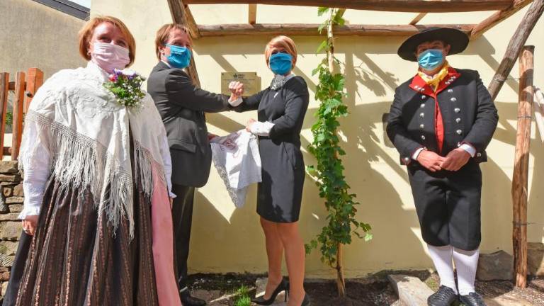 Ob 70-letnici Kmečke zveze trta prijateljstva in nova etiketa prosekarja