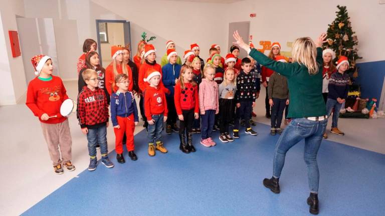 V Sovodnjah množično in prisrčno ob odprtju nove šole