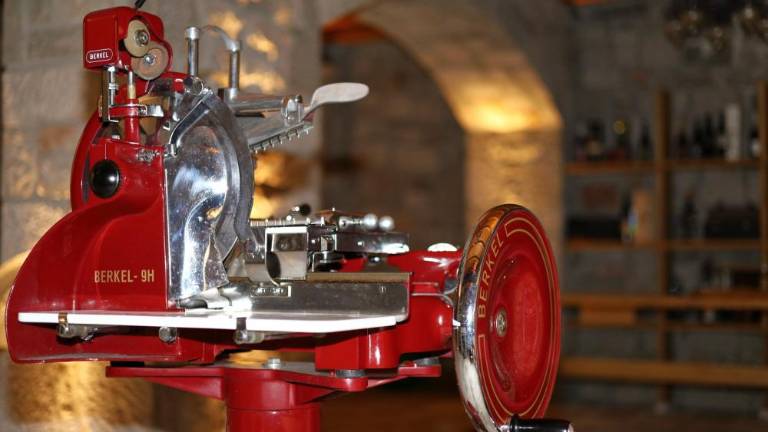 Na Kremenjakovem koledarju tokrat jameljske »kantine«