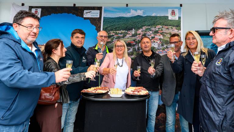 Trst prevzela jadralska mrzlica