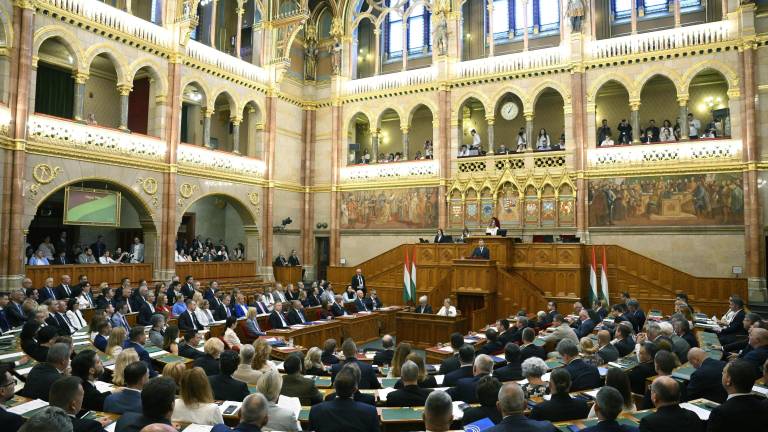 Madžarski parlament sprejel protikorupcijske ukrepe in reformo javnih medijev