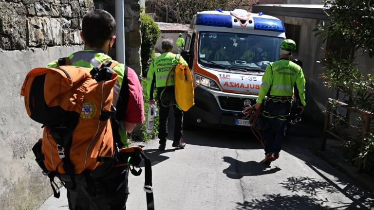 Nočno reševanje pod Nabrežino