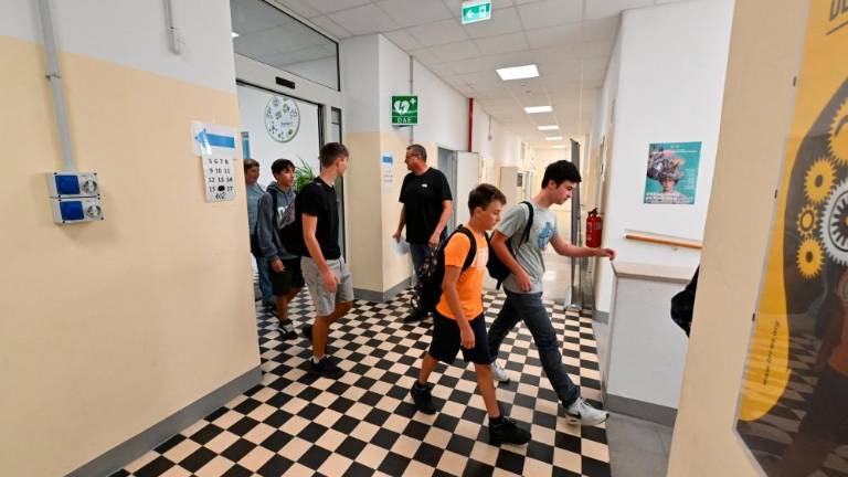 Dijaki DIZ Jožef Stefan prvi prestopili šolski prag (foto)