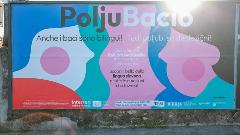 Dvojezičnost spodbujajo s »poljubi«