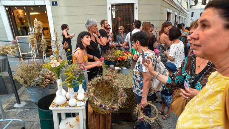 Dizajnerji, obrtniki in umetniki na sejmu Barbacan Produce