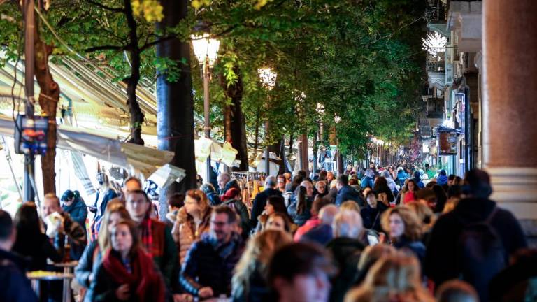 Zaživel jubilejni Miklavžev sejem