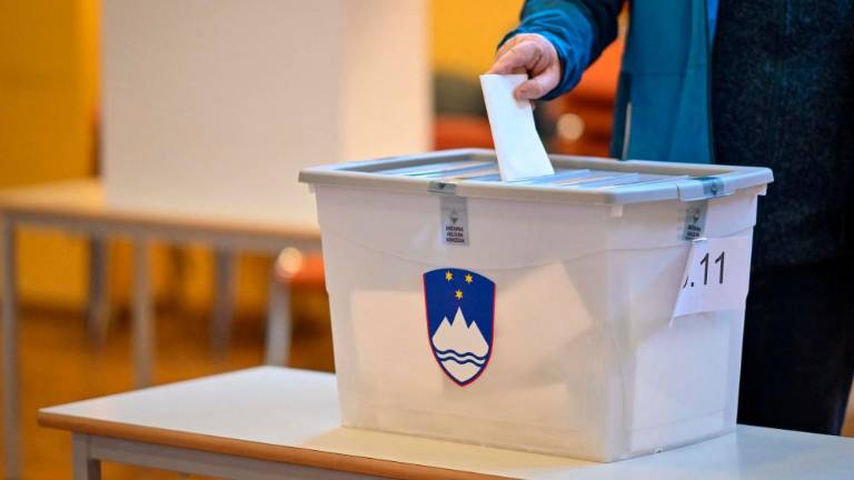 Na volišču v Sloveniji (ANSA)