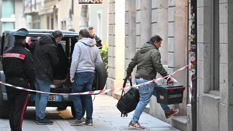 Karabinjerji izsledili domnevno morilko in jo odvedli v zapor