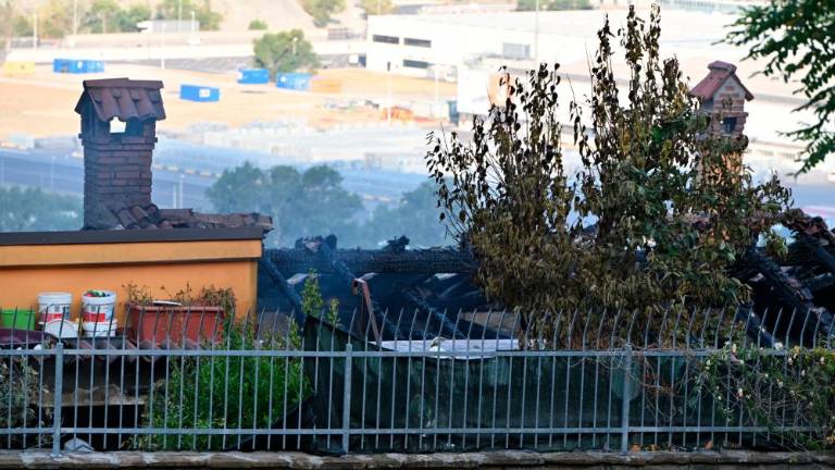 V Krogljah silovit požar uničil hišo