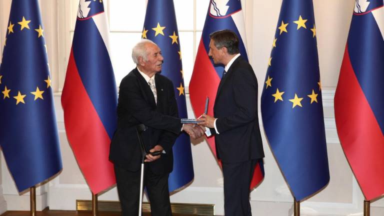 Visoki odlikovanji za Tamaro Blažina in Alojza Debelisa