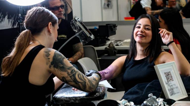 Umetniki tetovaž in piercingov v Starem pristanišču