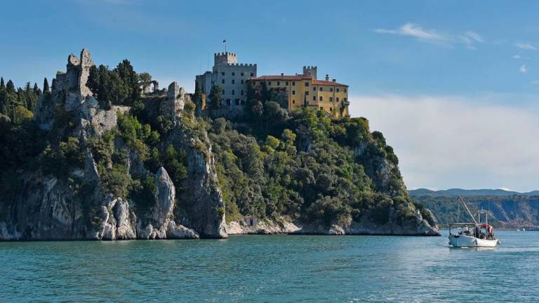 Ob devinski obali gojijo brancine in orade