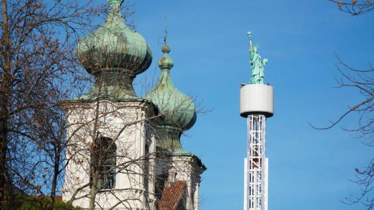 Vrtiljaki, sladkarije in stojnice: pričel se je Andrejev sejem