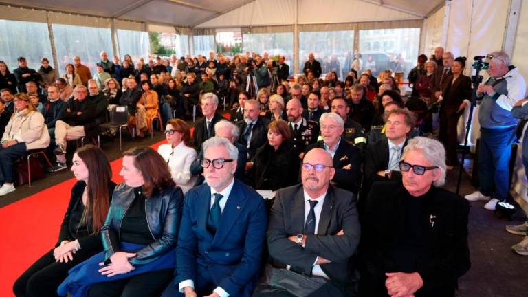 Simbol dialoga, upanja in preseganja meja (foto in video)