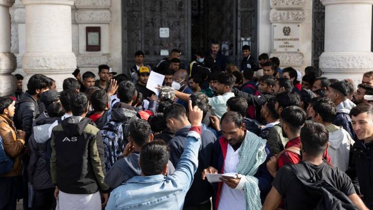 Nekaj so jih namestili, večina pa ostaja na cesti